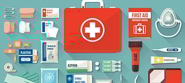Representación gráfica de un botiquín de primeros auxilios, con todos los esenciales distribuidos por la mesa, linterna, termómetro, gasas, guantes, tiritas, mascarillas, etc. Un botiquín, está pensado para ser útil en cualquier emergencia, pero también te puede servir para limpiar y cuidar una úlcera.